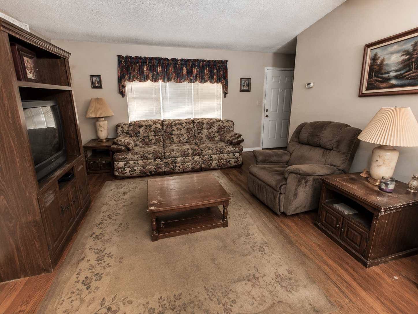 Furniture Removed, Space Revealed before furniture removal